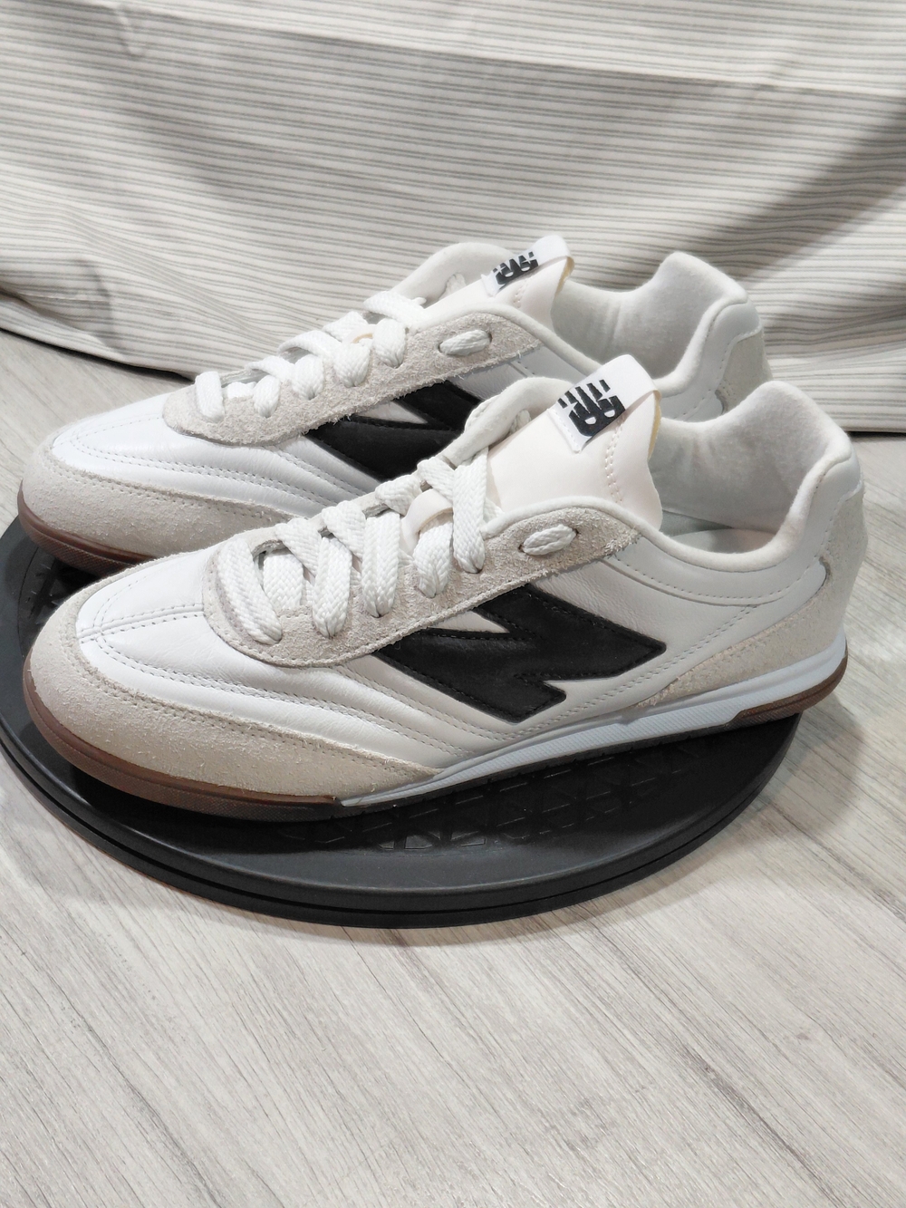 (NEW) New Balance RC42 White Black Lifestyle Athletic Sneakers SIZE W10 M8.5